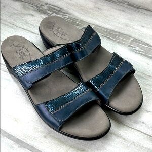 SAS Women's Blue Sandals EUC